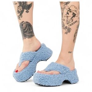 Zemeta Blue Fuzzy Motor Flip Flops Size 9